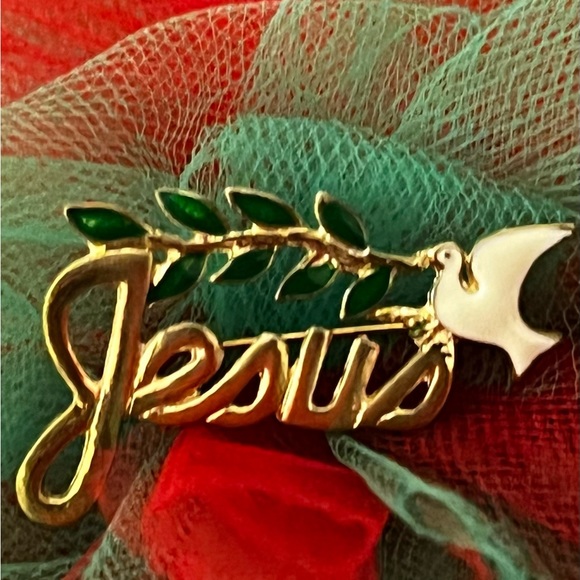 Vintage “Jesus” Dove carrying an Olive Branch Brooch Pin Peace Symbol Gold Tone - Picture 13 of 13